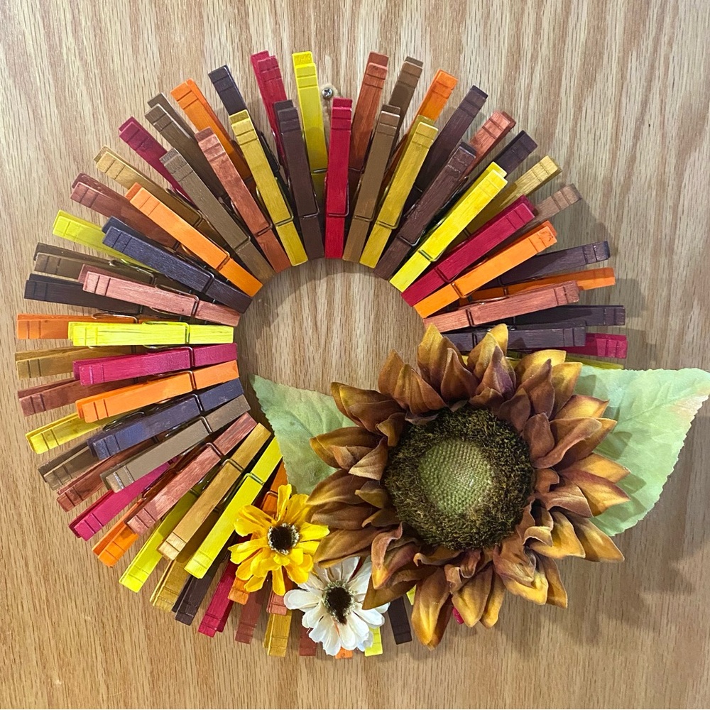 Clothespin Fall holiday wreath wall decor